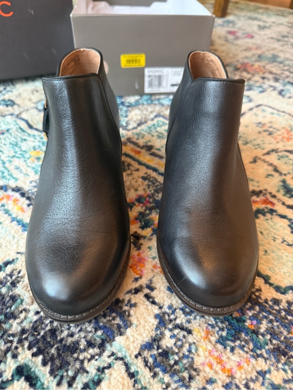 VIONIC Joy Jolene Black Leather Ankle Booties Side Zip Comfort Heels Size 7 - Picture 2 of 9